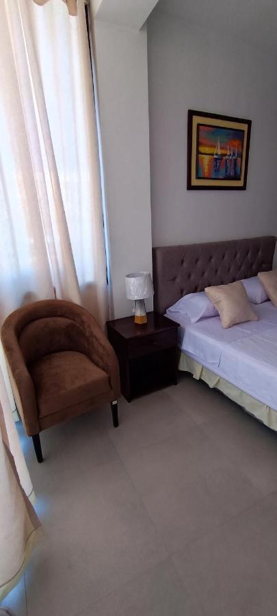Mantarraya Bed & Breakfast Puerto Baquerizo Moreno Bagian luar foto